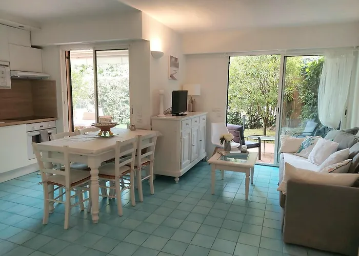 Lägenhet La Salis 3 Chambres, Jardin - 3 Bedrooms Antibes